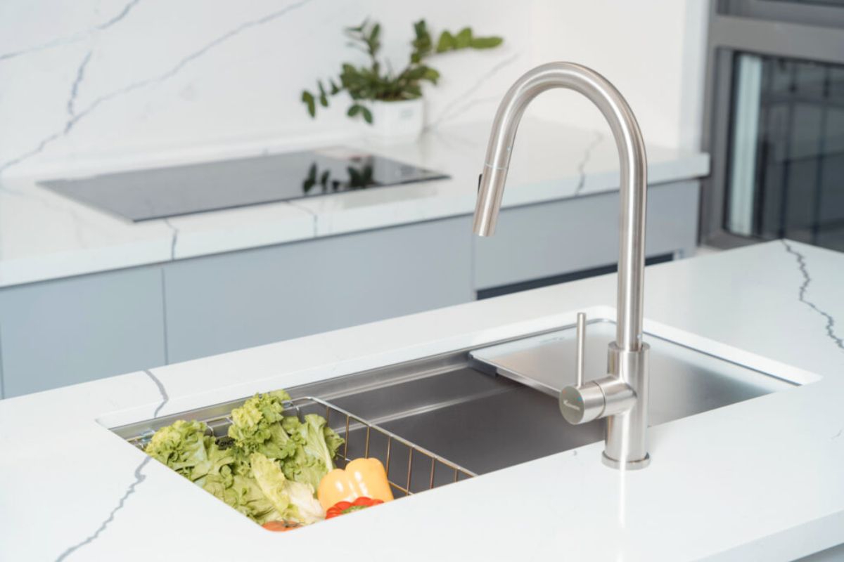 Ưu điểm cho vòi nước rủa chén bình dân